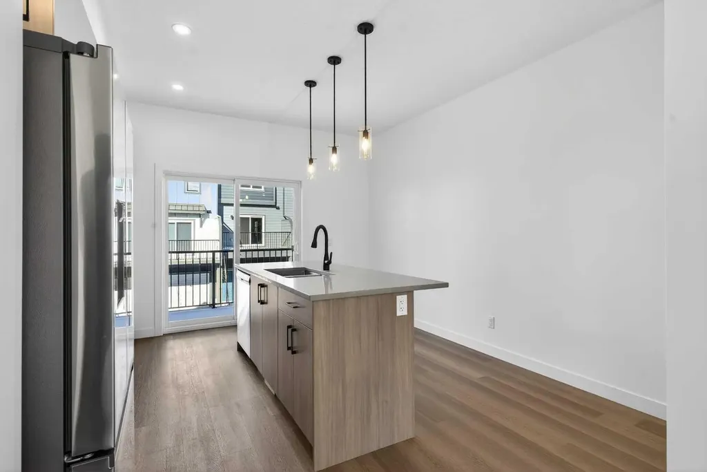 2231 81st Street SW Calgary AB T3H 3V8