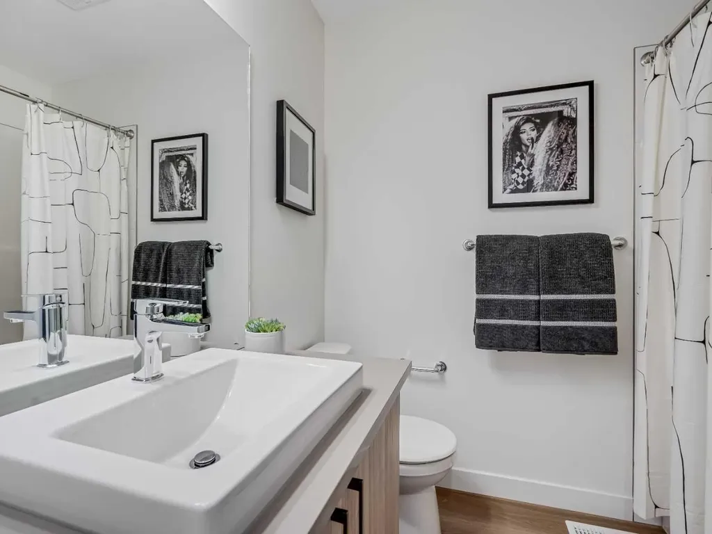 2231 81st Street SW Calgary AB T3H 3V8