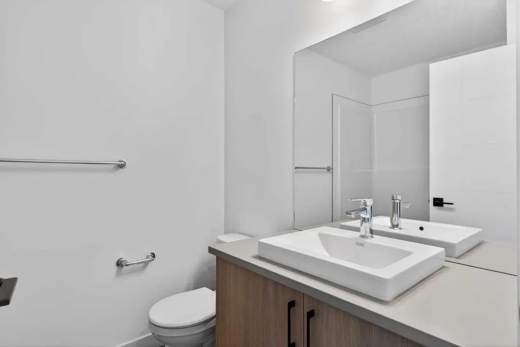 2231 81st Street SW Calgary AB T3H 3V8