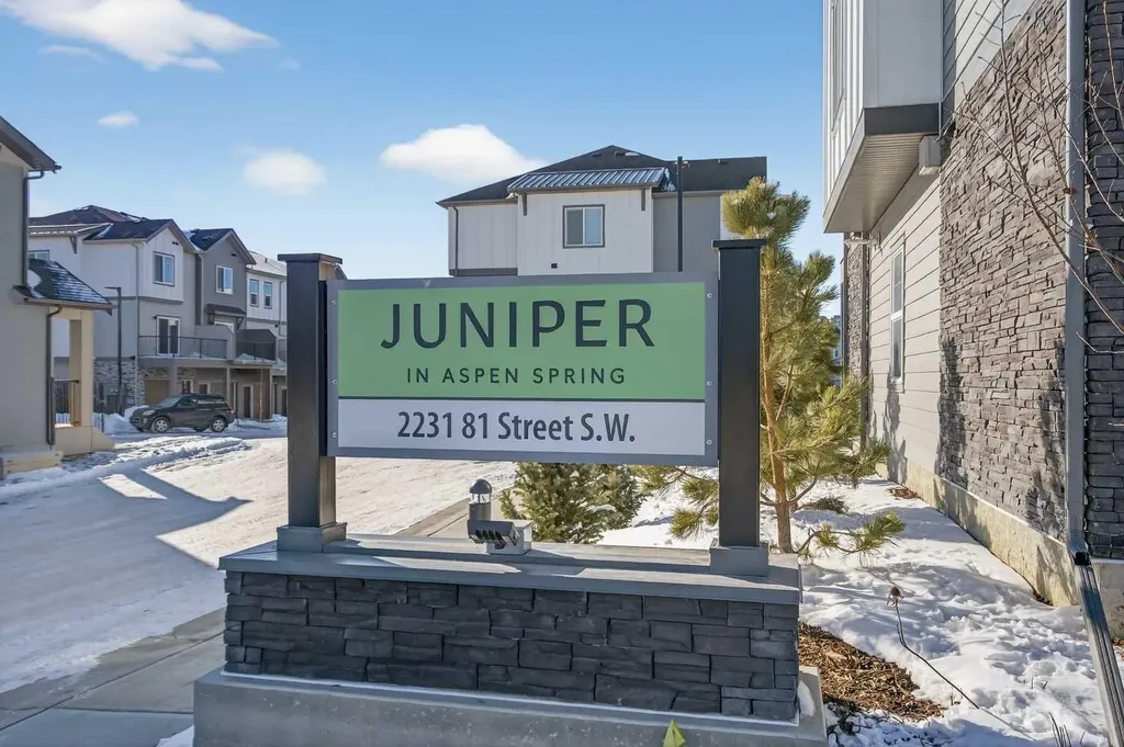 2231 81st Street SW Calgary AB T3H 3V8