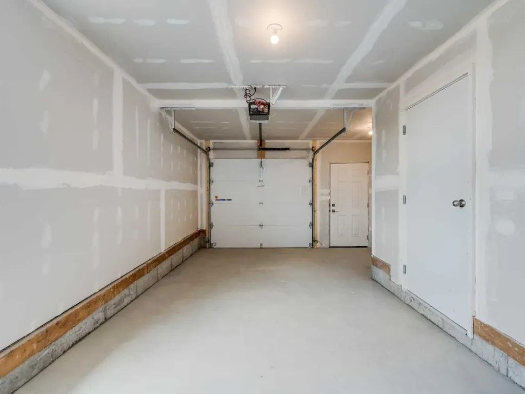 2231 81st Street SW Calgary AB T3H 3V8