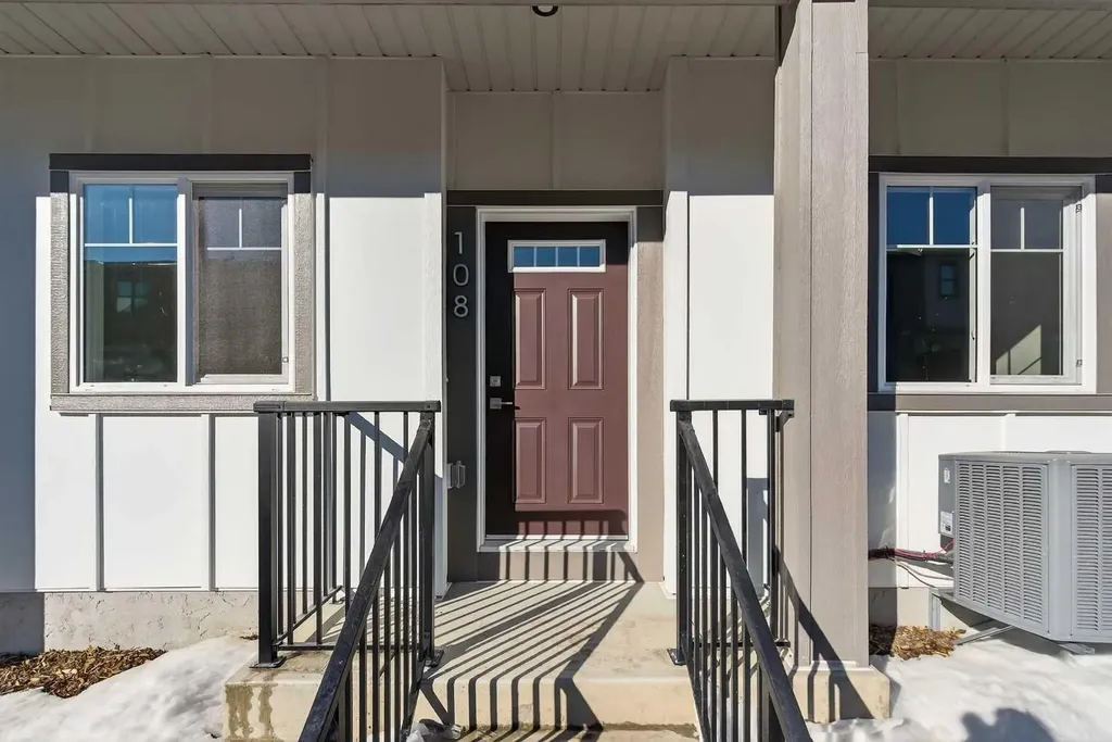 2231 81st Street SW Calgary AB T3H 3V8