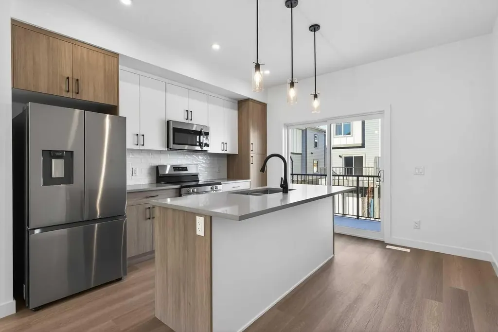 2231 81st Street SW Calgary AB T3H 3V8