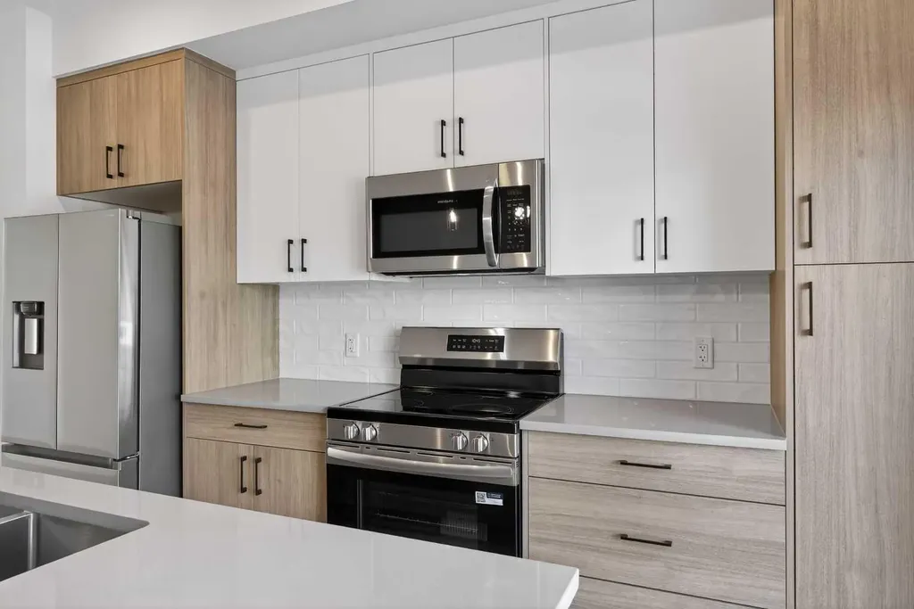 2231 81st Street SW Calgary AB T3H 3V8