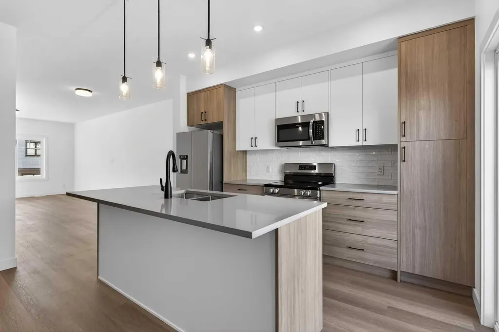 2231 81st Street SW Calgary AB T3H 3V8
