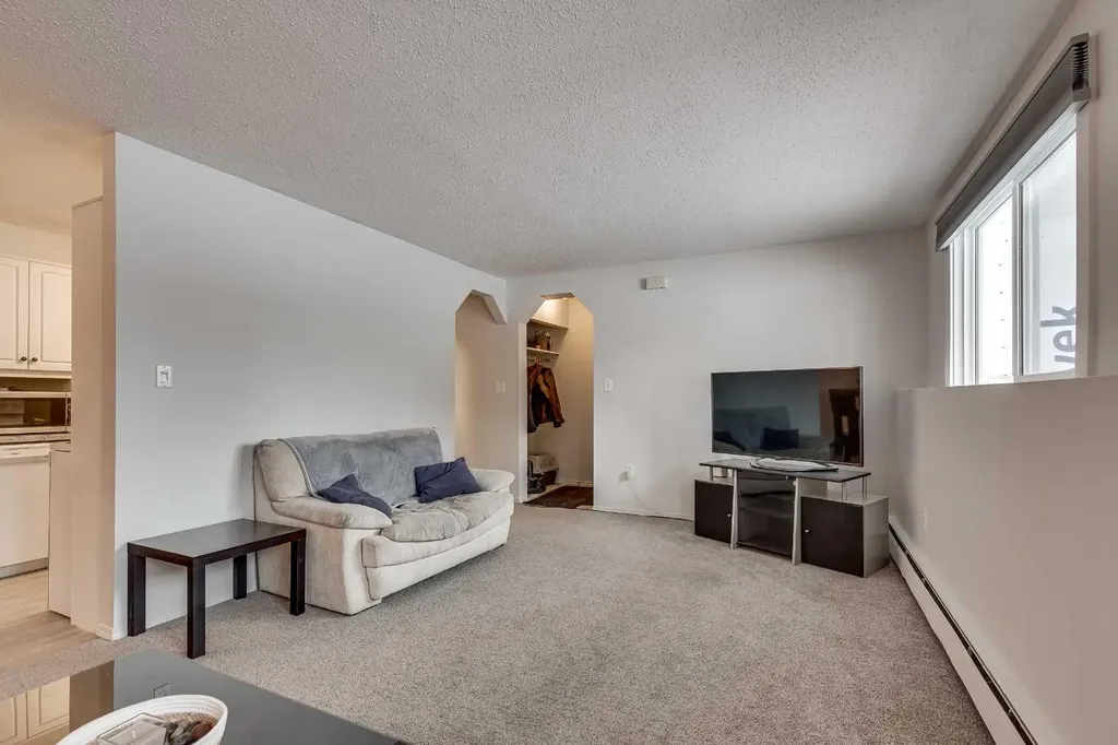 5 Stanton Street Red Deer AB T4N 0B9