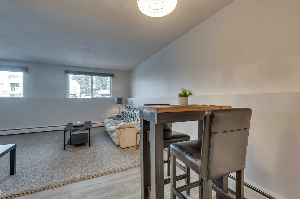 5 Stanton Street Red Deer AB T4N 0B9