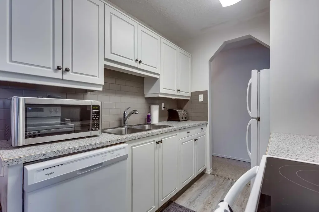 5 Stanton Street Red Deer AB T4N 0B9