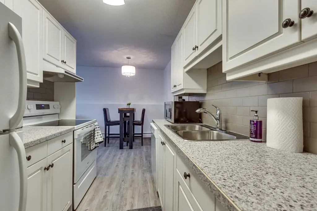 5 Stanton Street Red Deer AB T4N 0B9