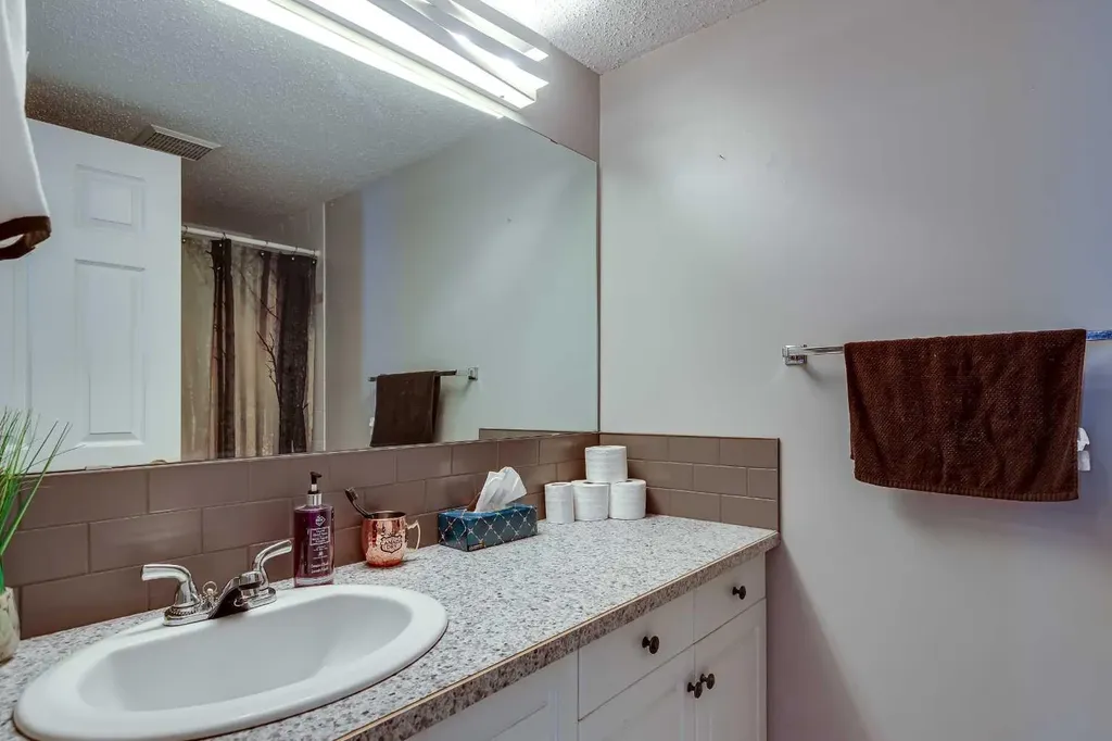 5 Stanton Street Red Deer AB T4N 0B9