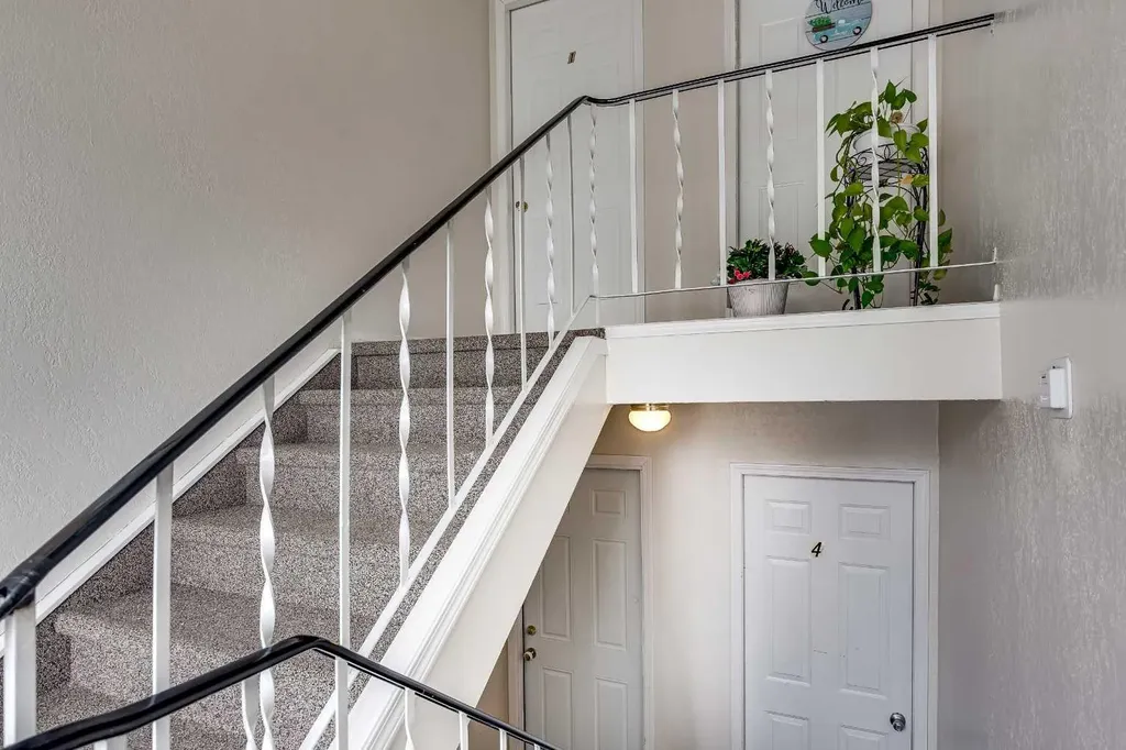 5 Stanton Street Red Deer AB T4N 0B9