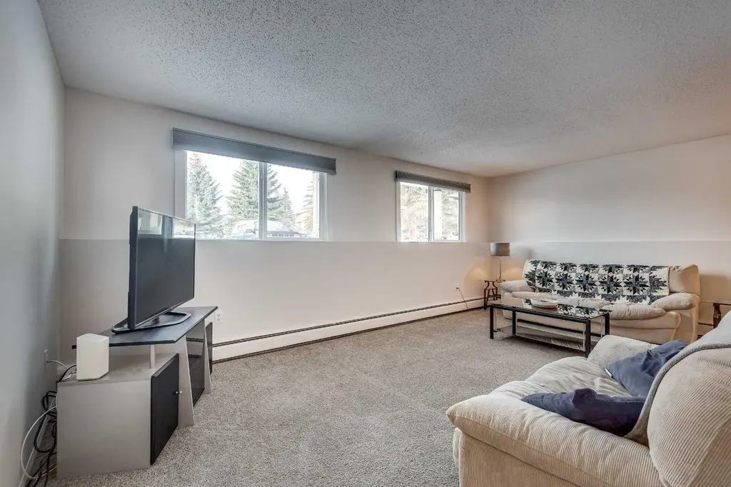 5 Stanton Street Red Deer AB T4N 0B9