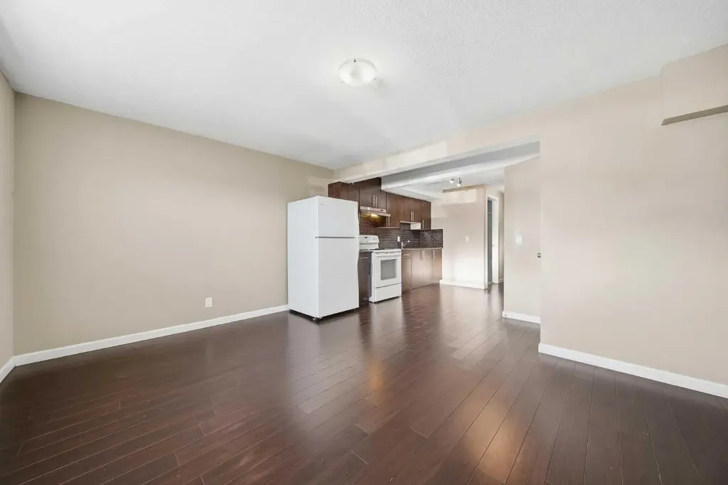 30 Falmere Way NE Calgary AB T3J2Z1