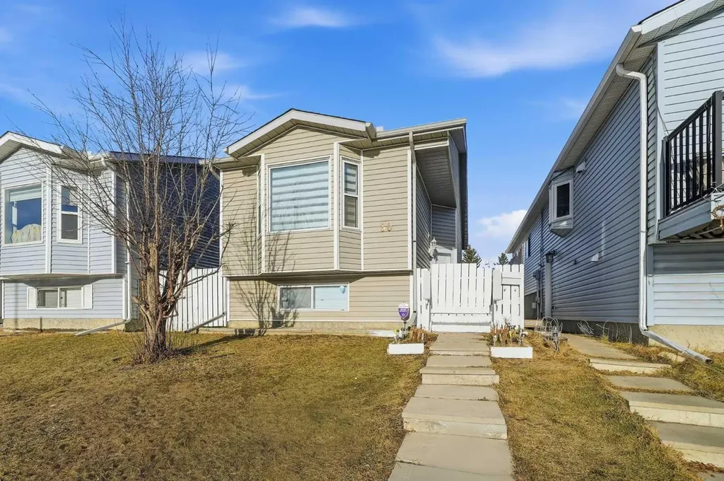 30 Falmere Way NE Calgary AB T3J2Z1