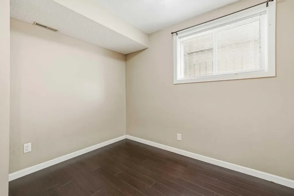 30 Falmere Way NE Calgary AB T3J2Z1