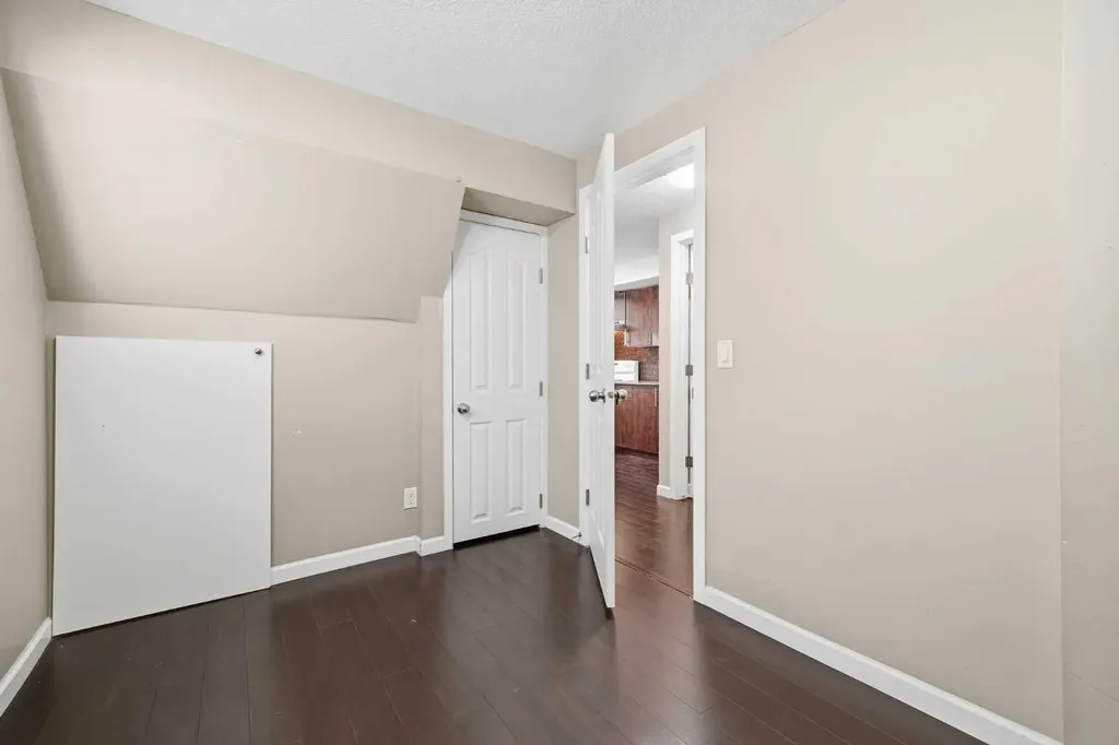 30 Falmere Way NE Calgary AB T3J2Z1