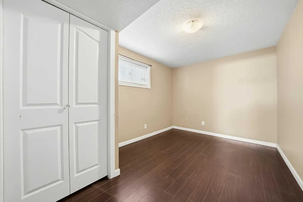 30 Falmere Way NE Calgary AB T3J2Z1