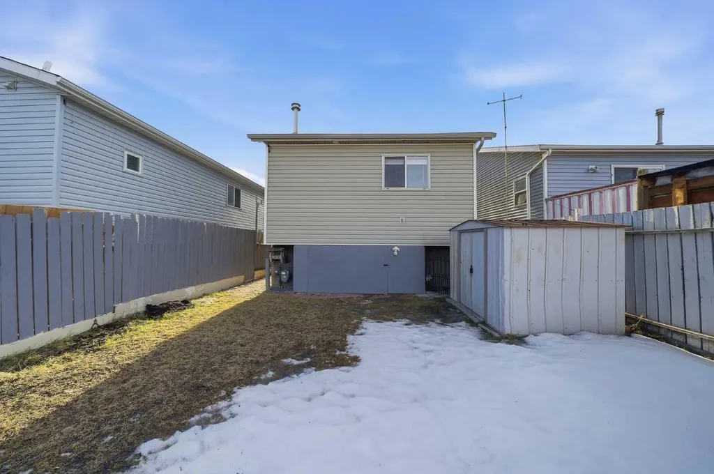 30 Falmere Way NE Calgary AB T3J2Z1