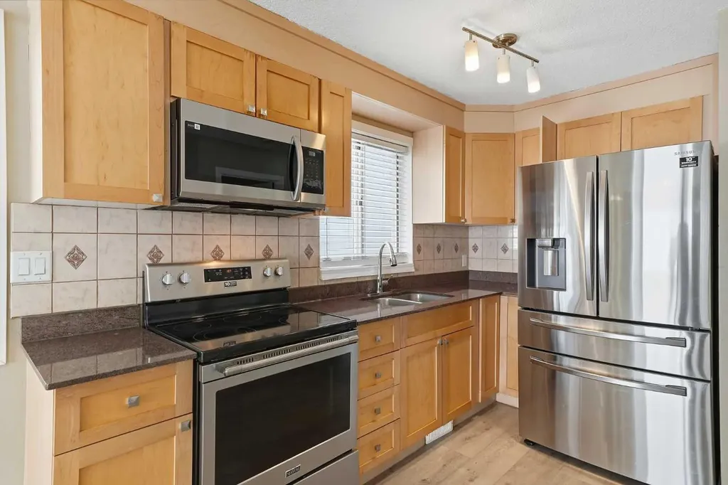 30 Falmere Way NE Calgary AB T3J2Z1