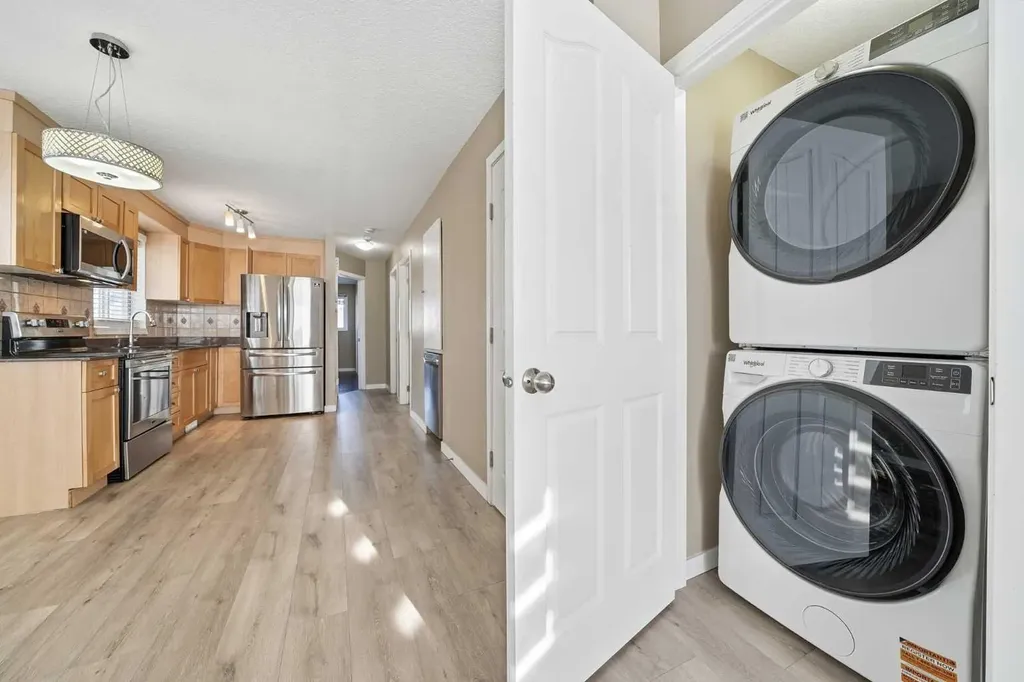 30 Falmere Way NE Calgary AB T3J2Z1