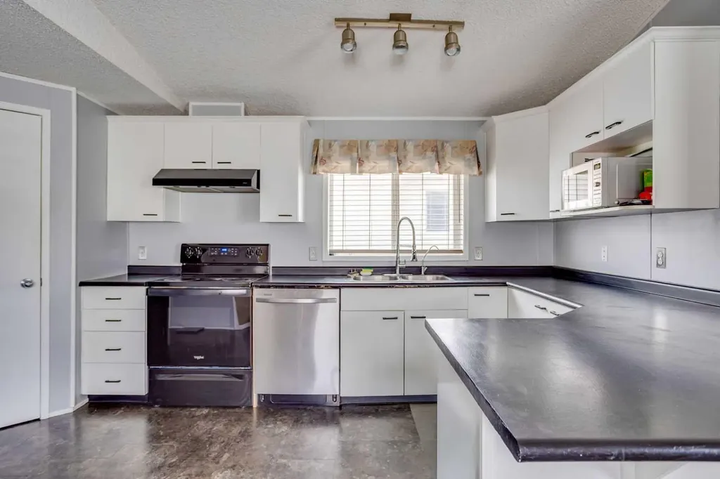 209 Waterhouse Street Fort Mcmurray AB T9K2T1