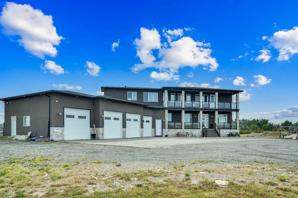 275113 Twp Road 240 Rural Rocky View County AB T1X 2H3