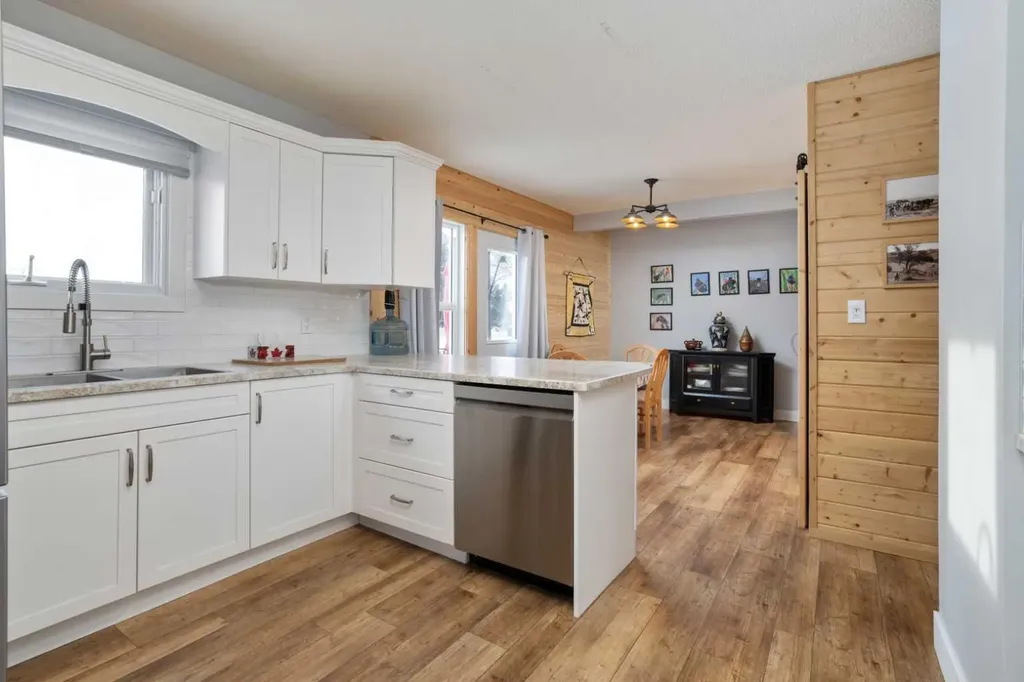 5615 49 Avenue Killam AB T0B 2L0