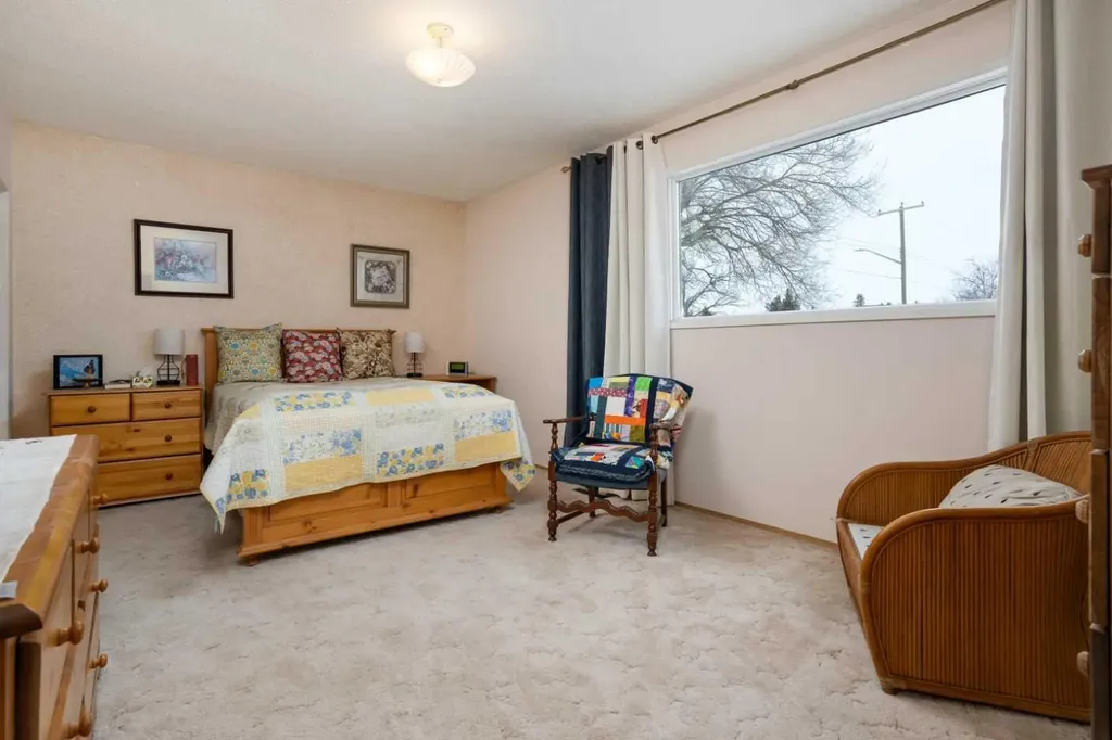 5615 49 Avenue Killam AB T0B 2L0
