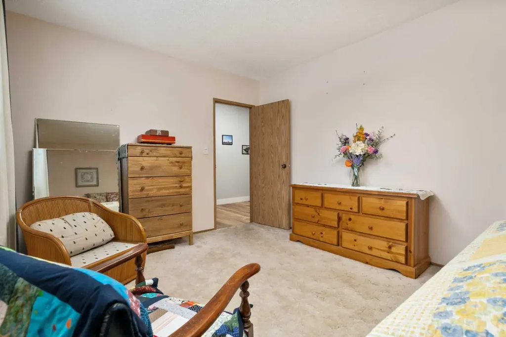 5615 49 Avenue Killam AB T0B 2L0