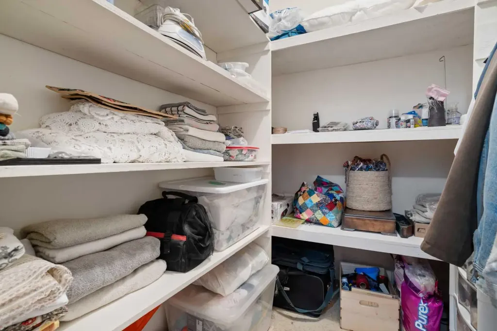 5615 49 Avenue Killam AB T0B 2L0