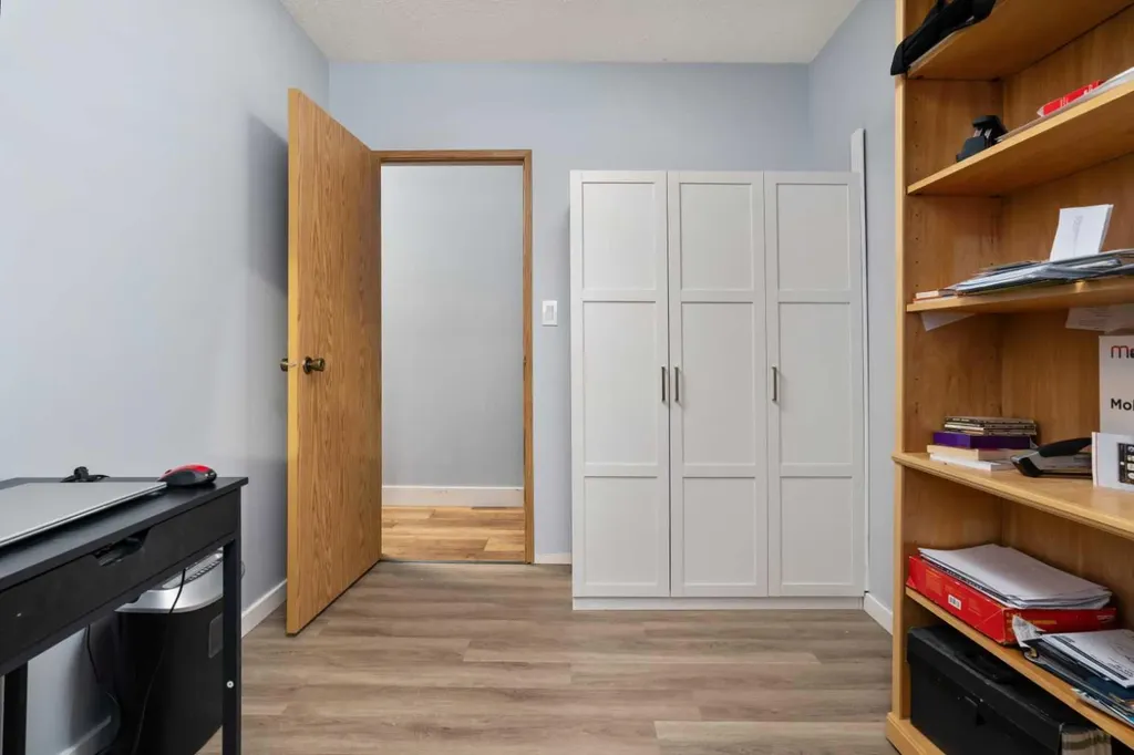 5615 49 Avenue Killam AB T0B 2L0