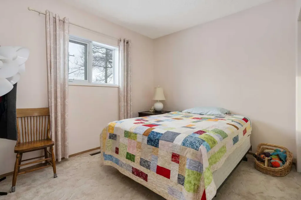 5615 49 Avenue Killam AB T0B 2L0