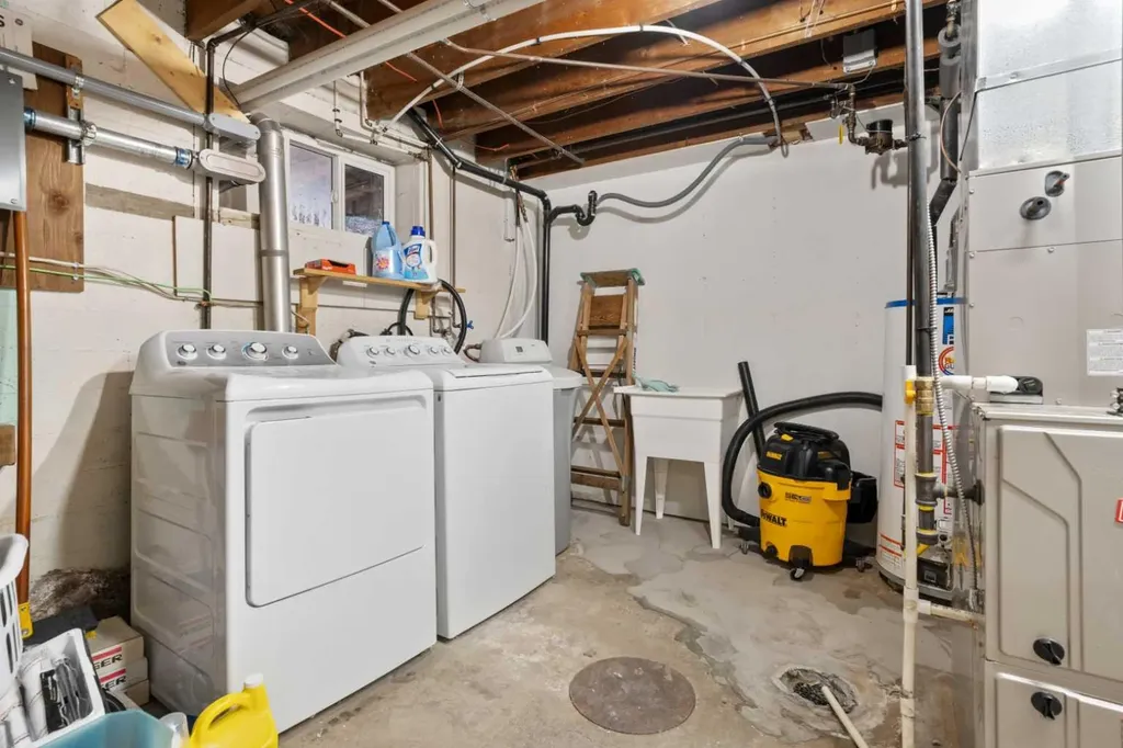 5615 49 Avenue Killam AB T0B 2L0
