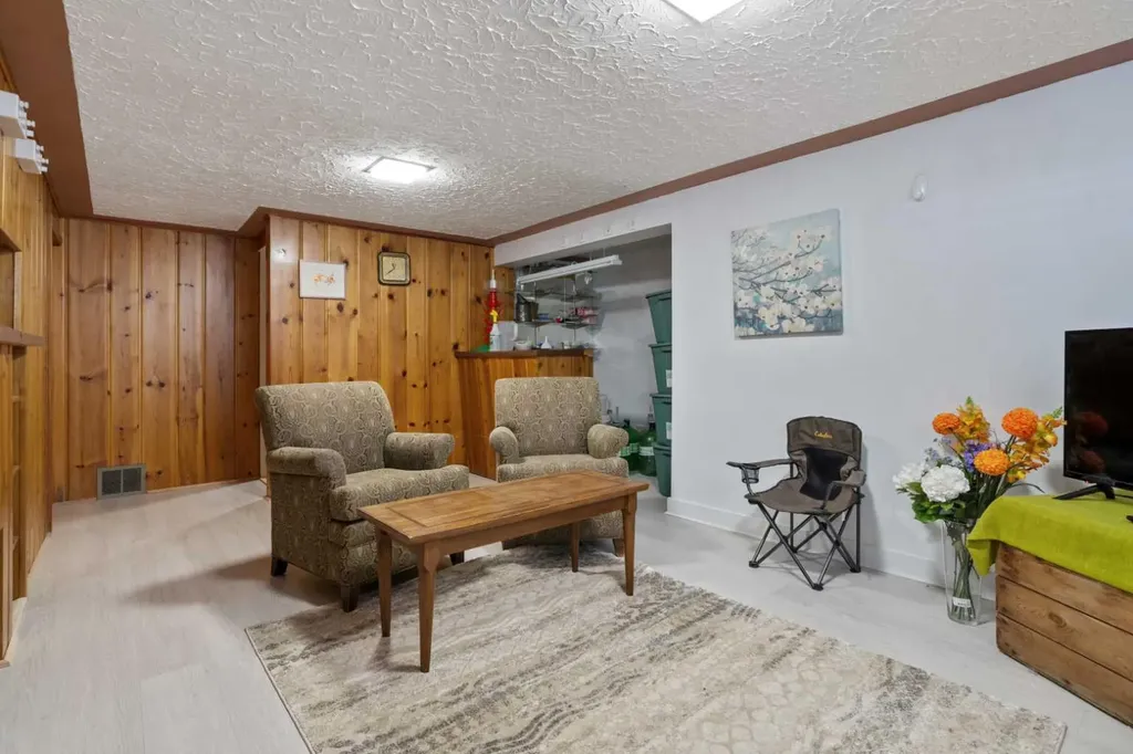 5615 49 Avenue Killam AB T0B 2L0