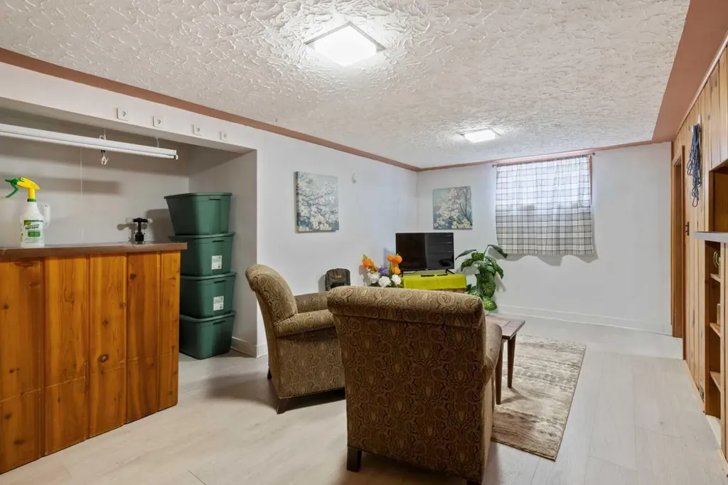 5615 49 Avenue Killam AB T0B 2L0