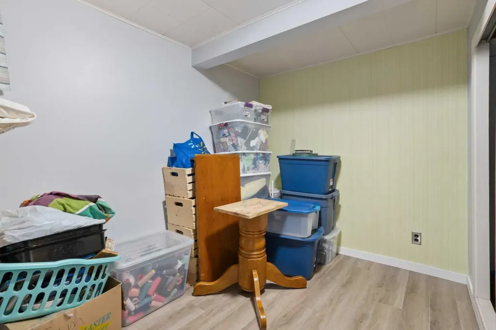 5615 49 Avenue Killam AB T0B 2L0
