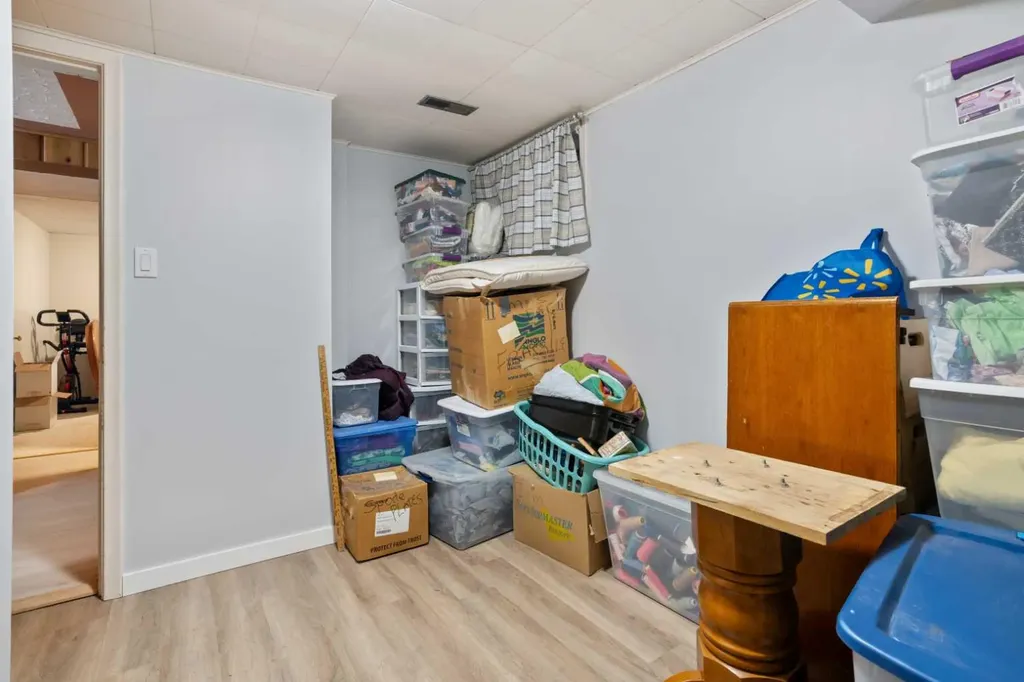 5615 49 Avenue Killam AB T0B 2L0