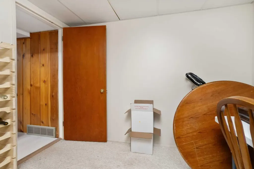 5615 49 Avenue Killam AB T0B 2L0