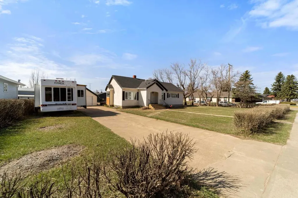 5615 49 Avenue Killam AB T0B 2L0