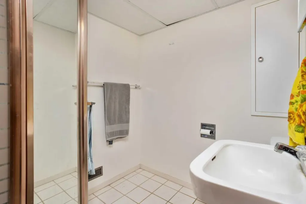 5615 49 Avenue Killam AB T0B 2L0