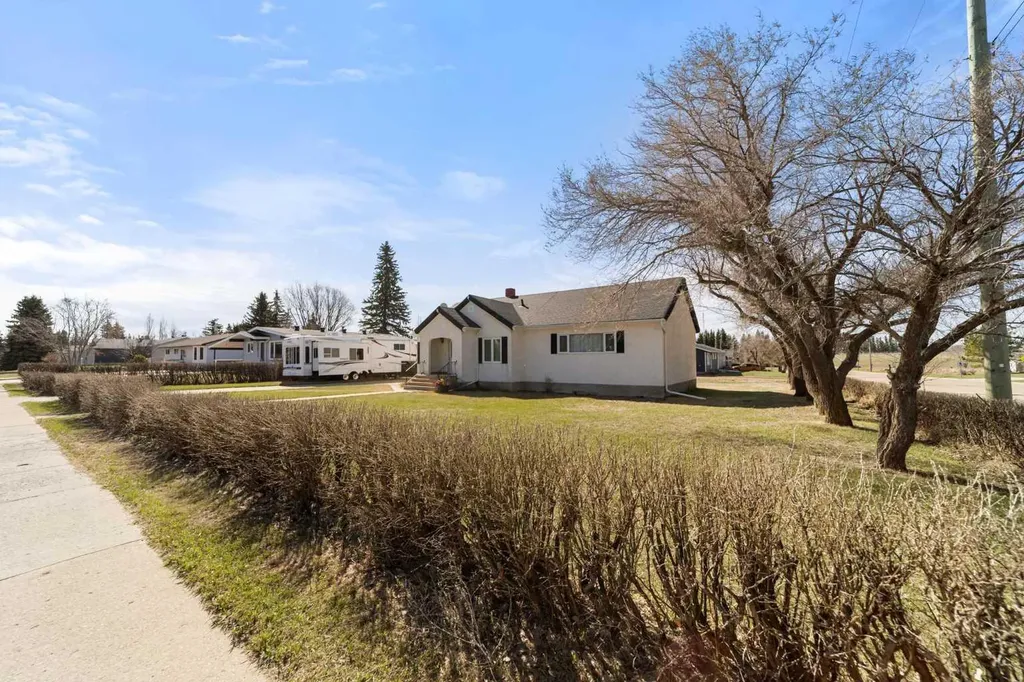 5615 49 Avenue Killam AB T0B 2L0