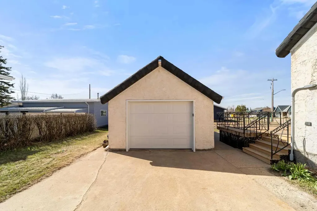 5615 49 Avenue Killam AB T0B 2L0