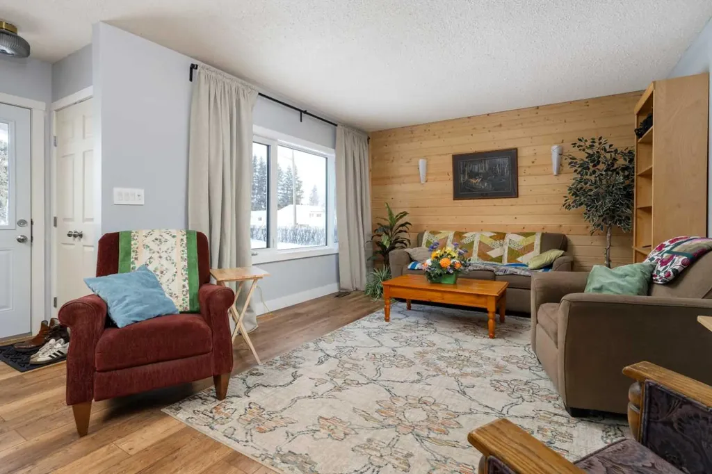 5615 49 Avenue Killam AB T0B 2L0