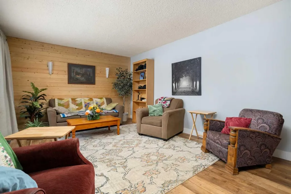 5615 49 Avenue Killam AB T0B 2L0