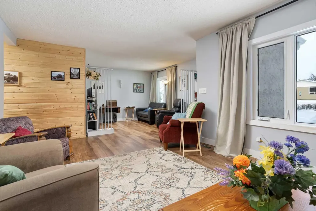 5615 49 Avenue Killam AB T0B 2L0