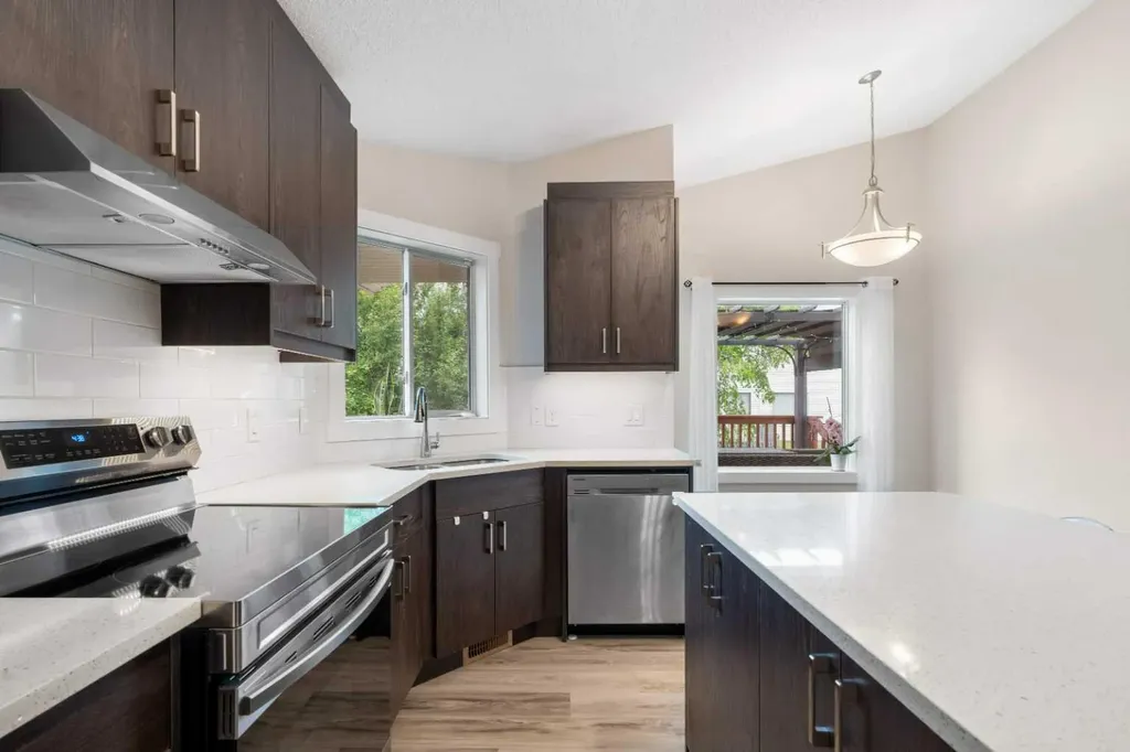 358 Hawkstone Drive NW Calgary AB T3G 3T7