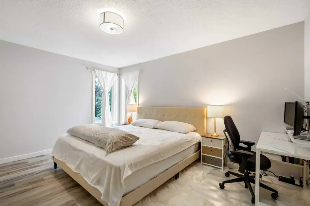 358 Hawkstone Drive NW Calgary AB T3G 3T7