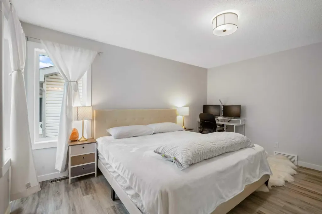 358 Hawkstone Drive NW Calgary AB T3G 3T7