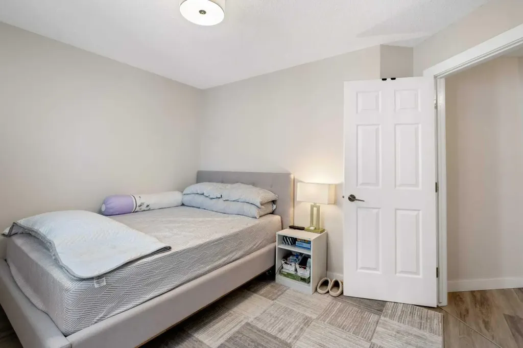 358 Hawkstone Drive NW Calgary AB T3G 3T7