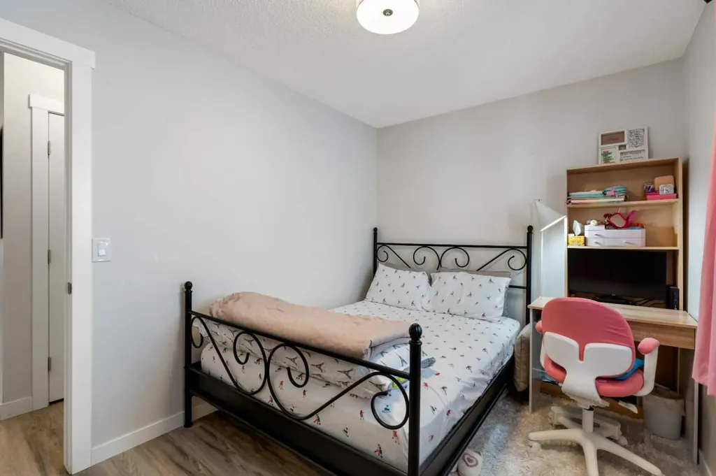 358 Hawkstone Drive NW Calgary AB T3G 3T7